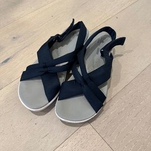 Cloudsteppers by Clarks🌤️Aria Belle Adjustable Wedge Sandals